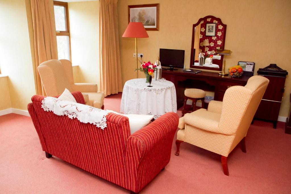 Lynhams Hotel Laragh Esterno foto