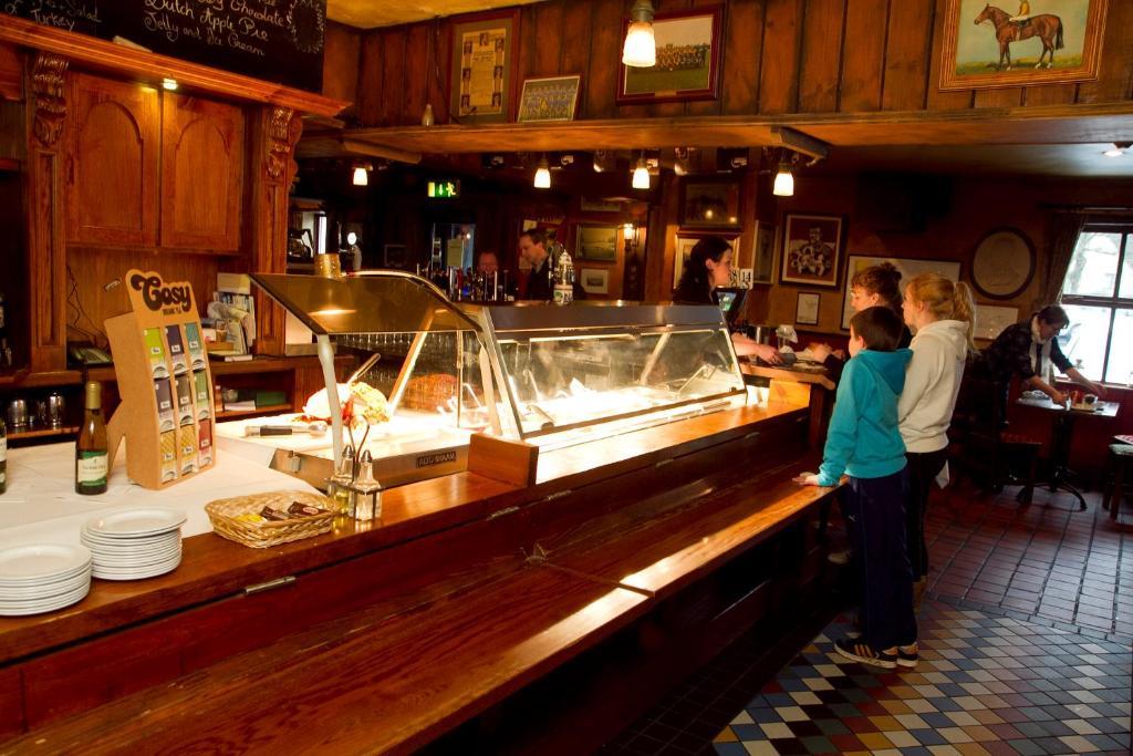 Lynhams Hotel Laragh Esterno foto