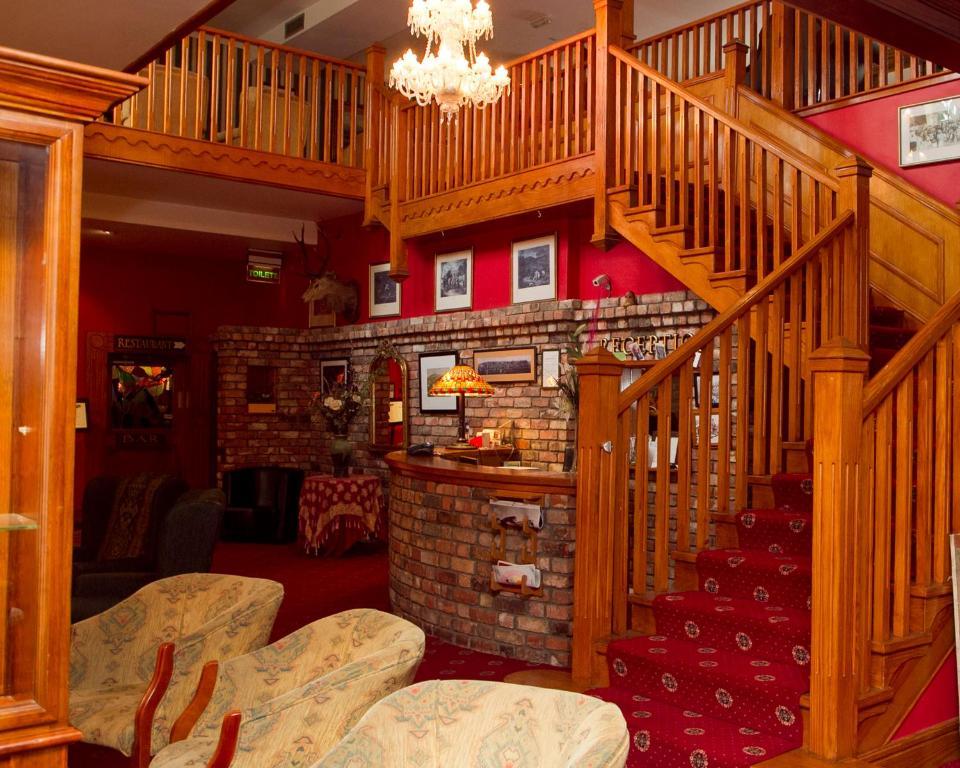 Lynhams Hotel Laragh Esterno foto